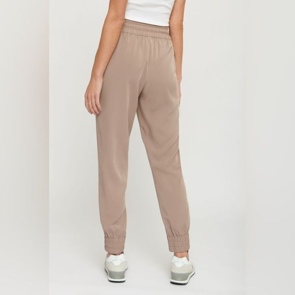 💛 Dynamite Taupe Jogger Pants (xs)🧡 - Picture 3 of 7